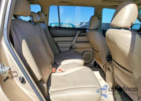 2010 Toyota Highlander Se z USA, uszkodzony, nr VIN 5TDKK3EH2AS017366